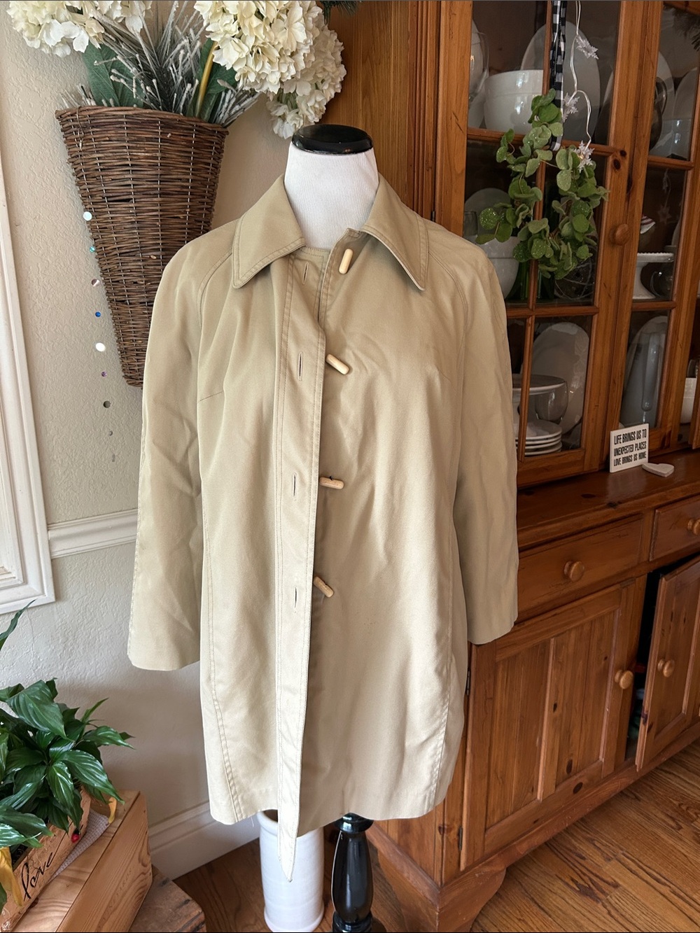Vintage Classic Women's Cream Beige Lined Toggle Coat Made in Japan